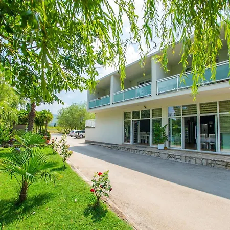 Camping Autocamp Laks *